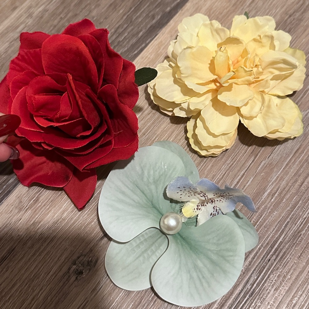 SHEIN Red, Yellow, and Green Floral Hair Clips
